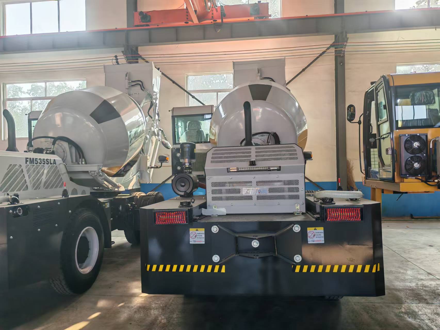 2.6m³ 자가 적재 콘크리트 믹서 트럭, 고성능 고효 - Heavy Equipment Mixer 리뷰 및 가격